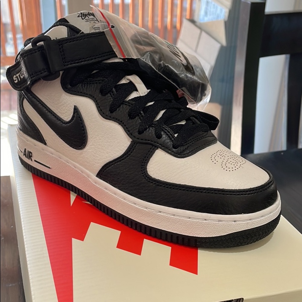 Nike x Stussy AF1 07’ mids